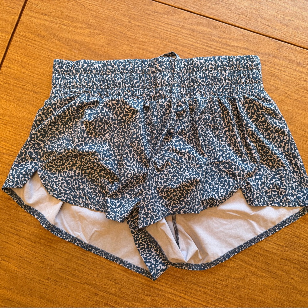 Zella Blue and White Patterned Athletic Shorts